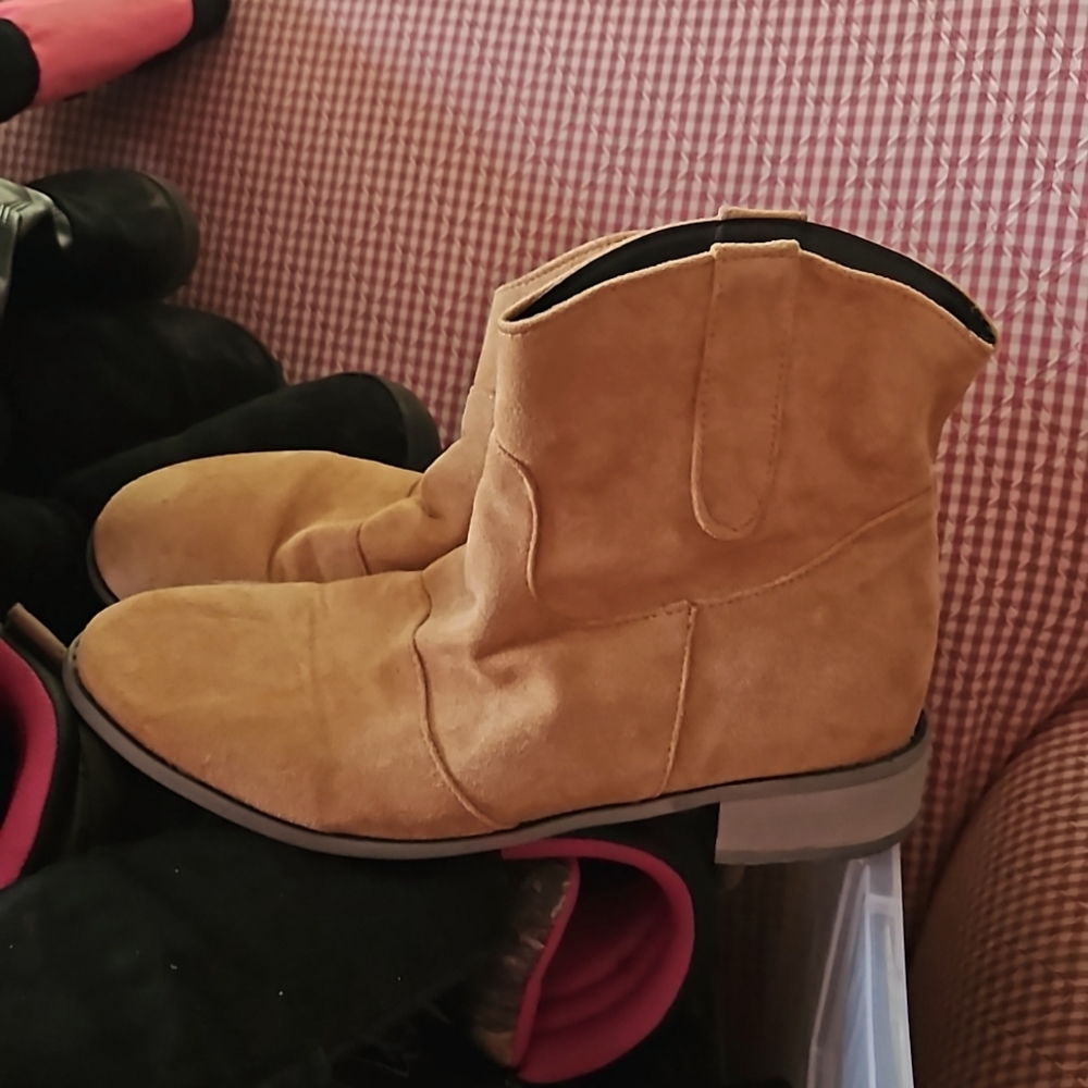 Women 8.5 Western boot